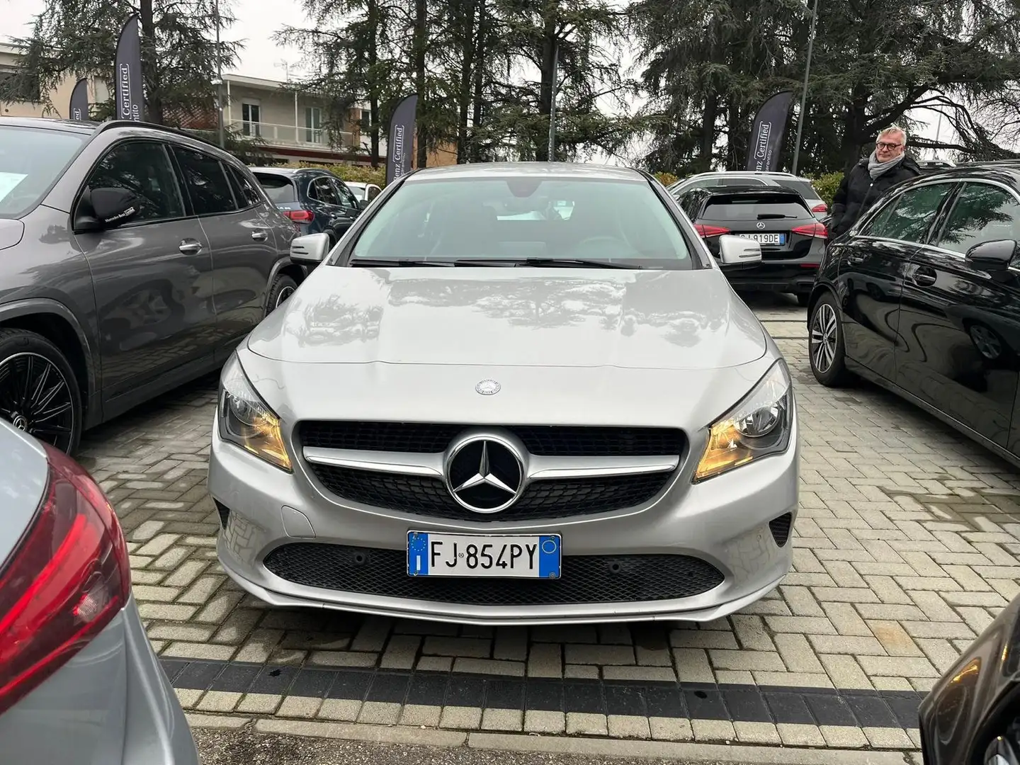 Mercedes-Benz CLA 180 CLA Shooting Brake 180d Business auto Gris - 2