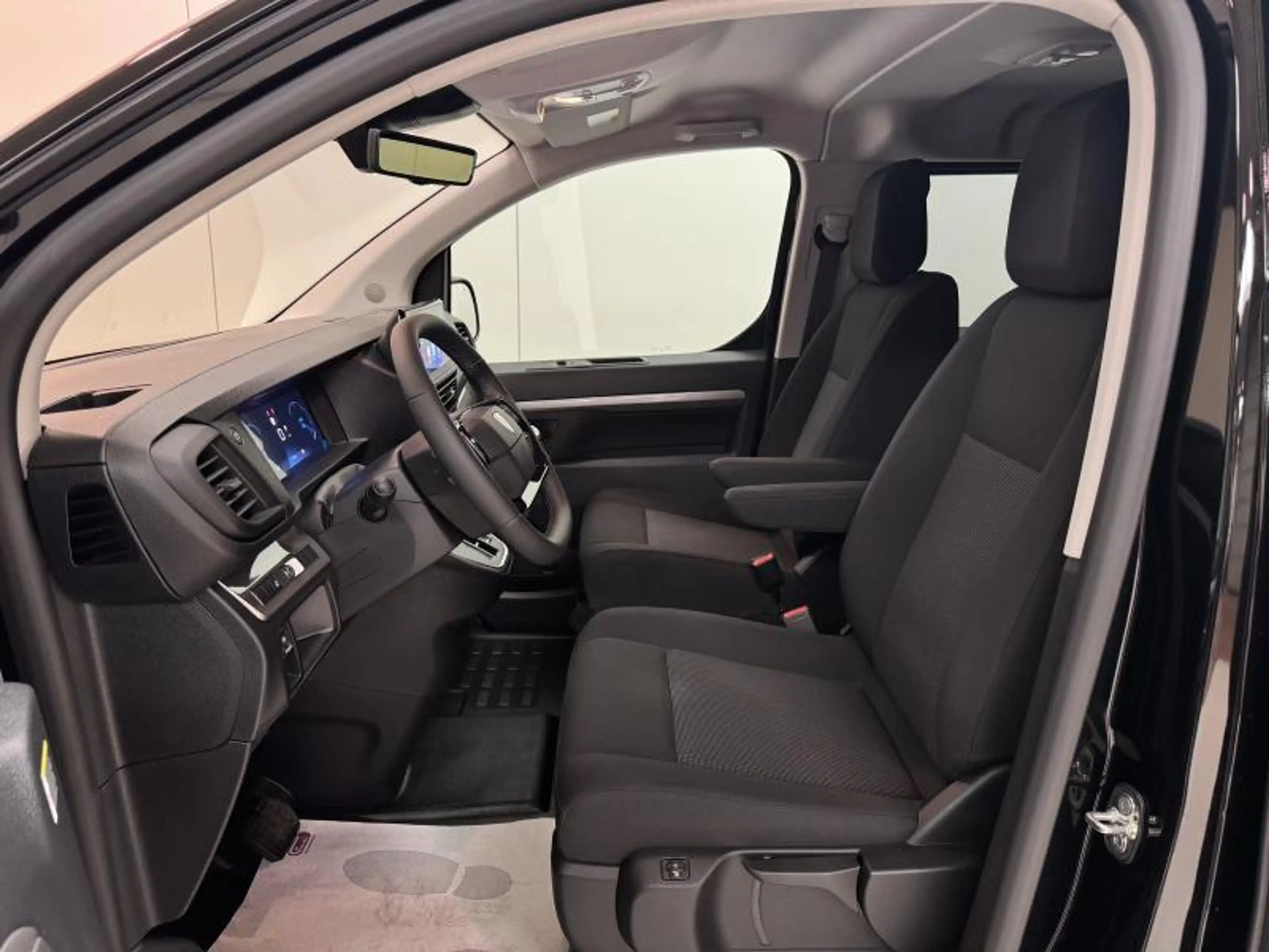 Peugeot Expert 2.2BlueHDi EAT8 180 DUBB.CAB. Premium LED|GPS|PDC| — photo 9
