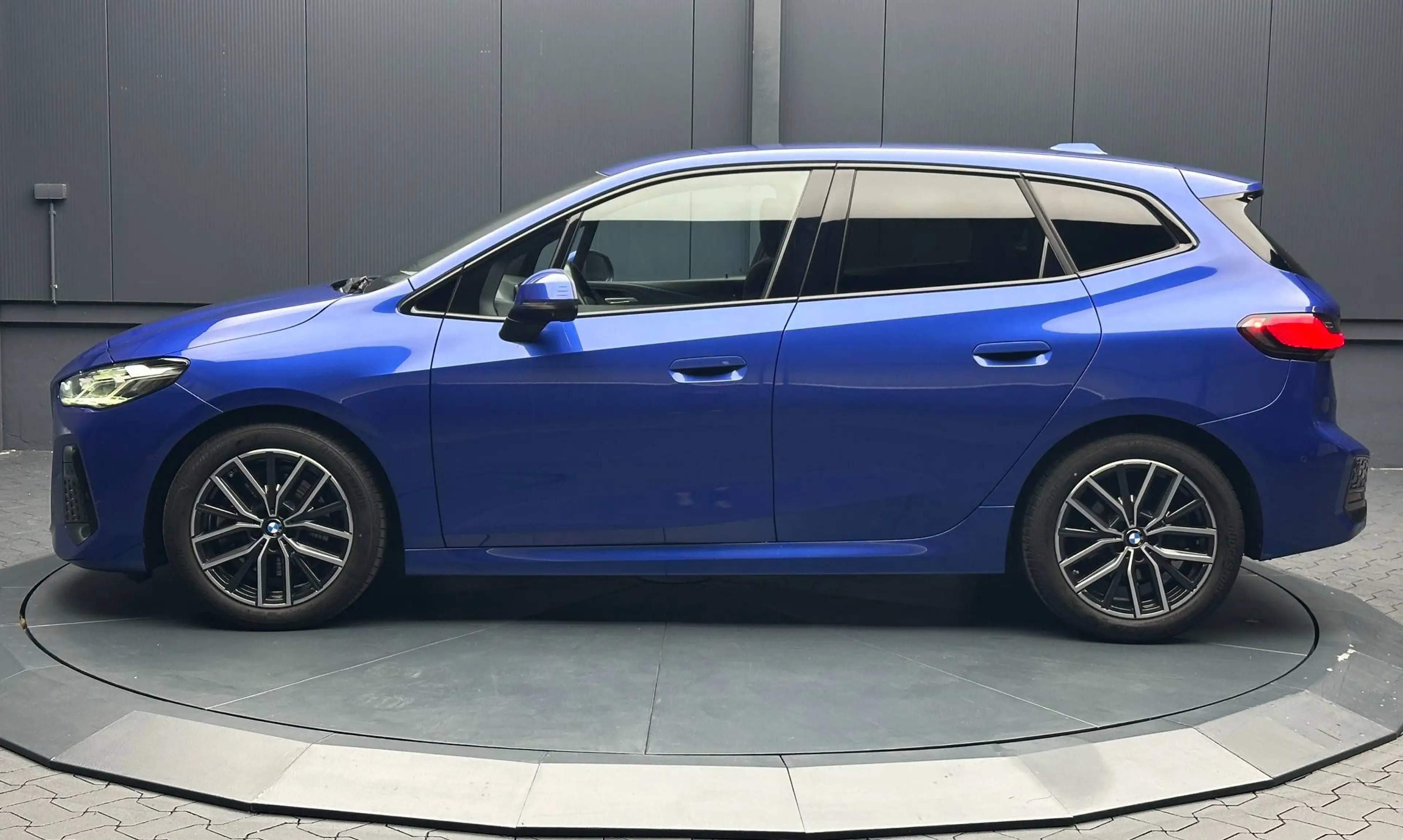 BMW 223 i Active Tourer M-Sport *18Zoll*INNOVATION*AHK*KAMERA* — photo 2