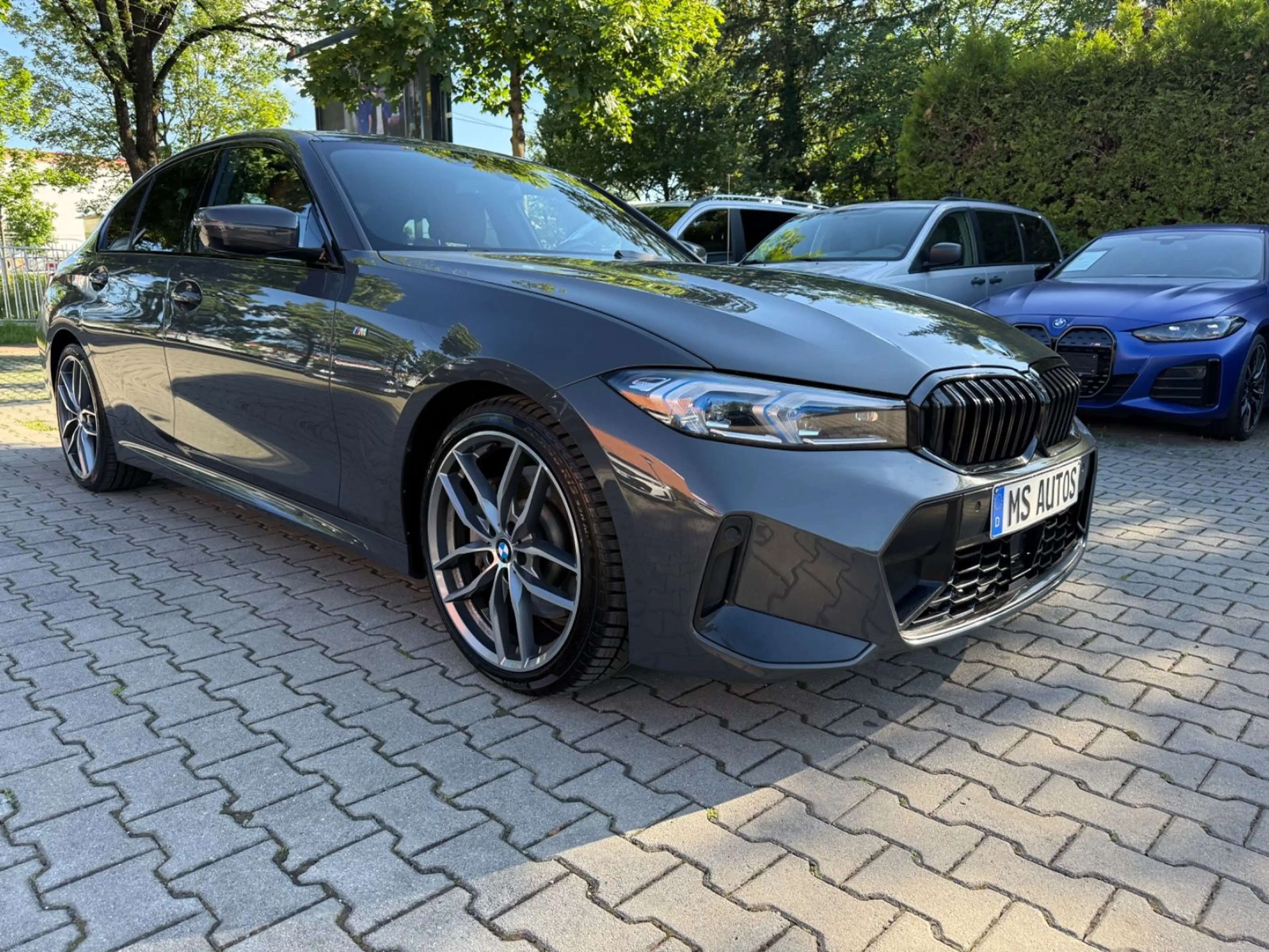 BMW 330 d xD*M-Sport*Glasdach*Head-Up*Standheizung — photo 2