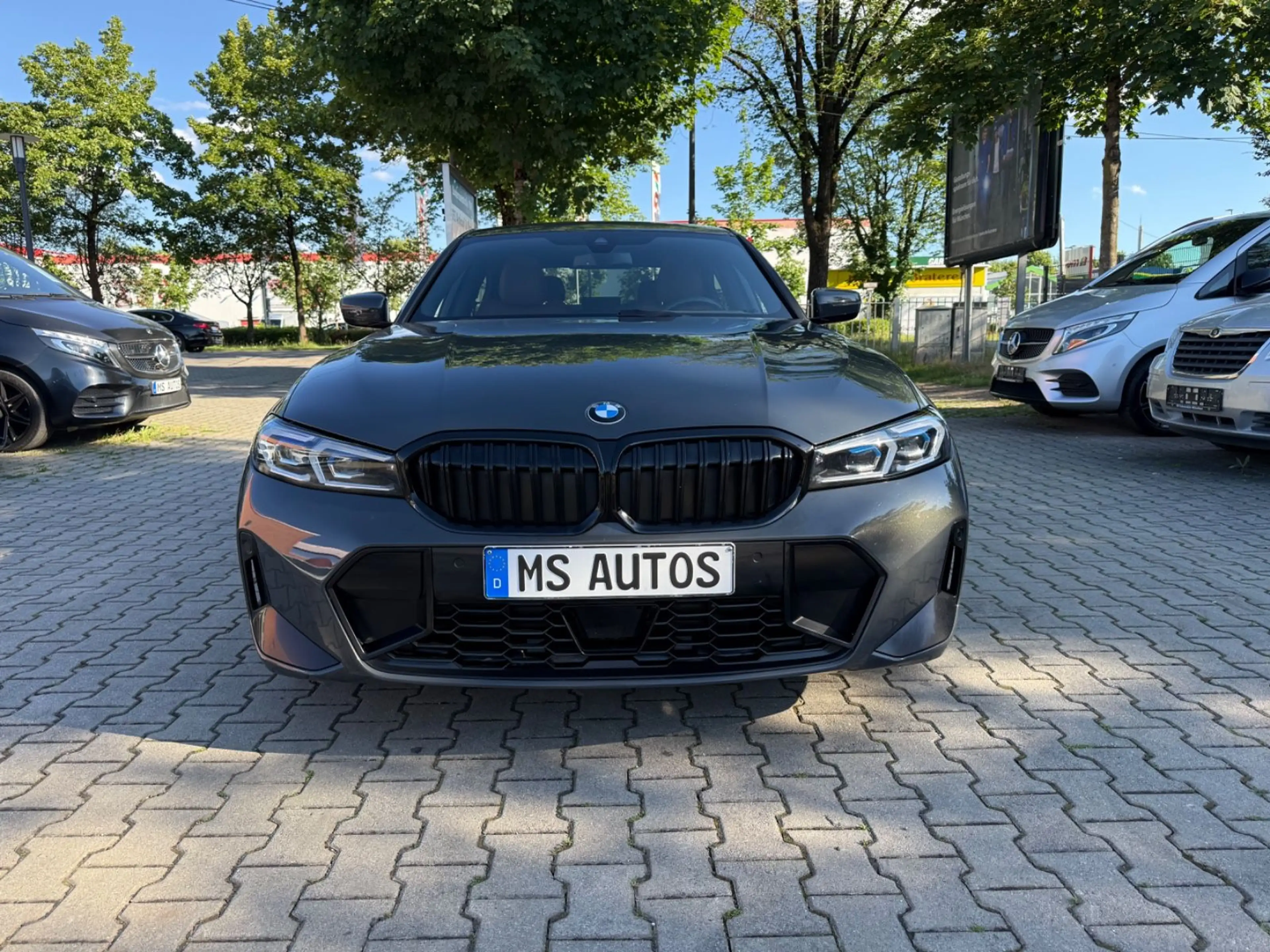 BMW 330 d xD*M-Sport*Glasdach*Head-Up*Standheizung — photo 4