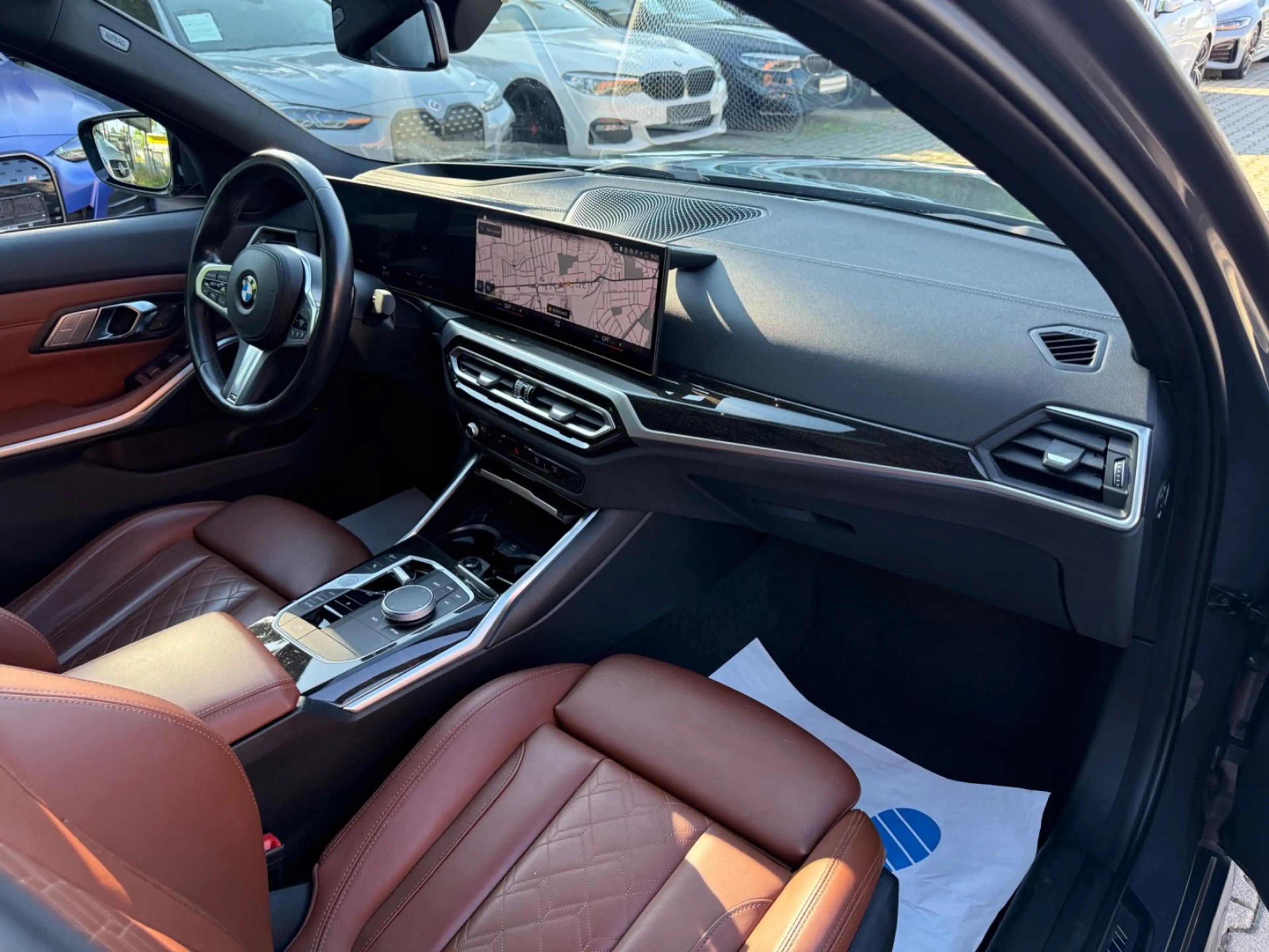 BMW 330 d xD*M-Sport*Glasdach*Head-Up*Standheizung — photo 11