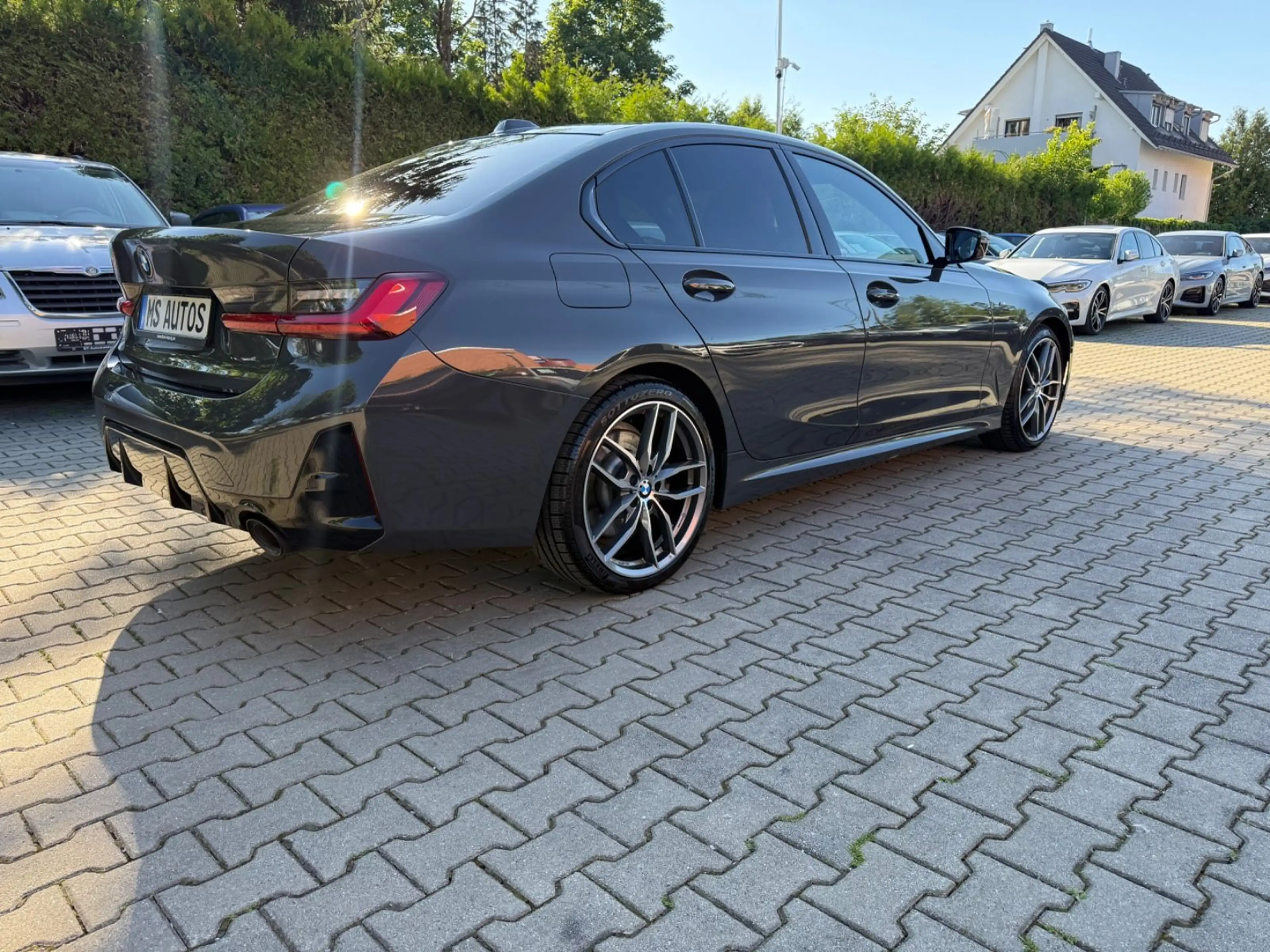 BMW 330 d xD*M-Sport*Glasdach*Head-Up*Standheizung — photo 5