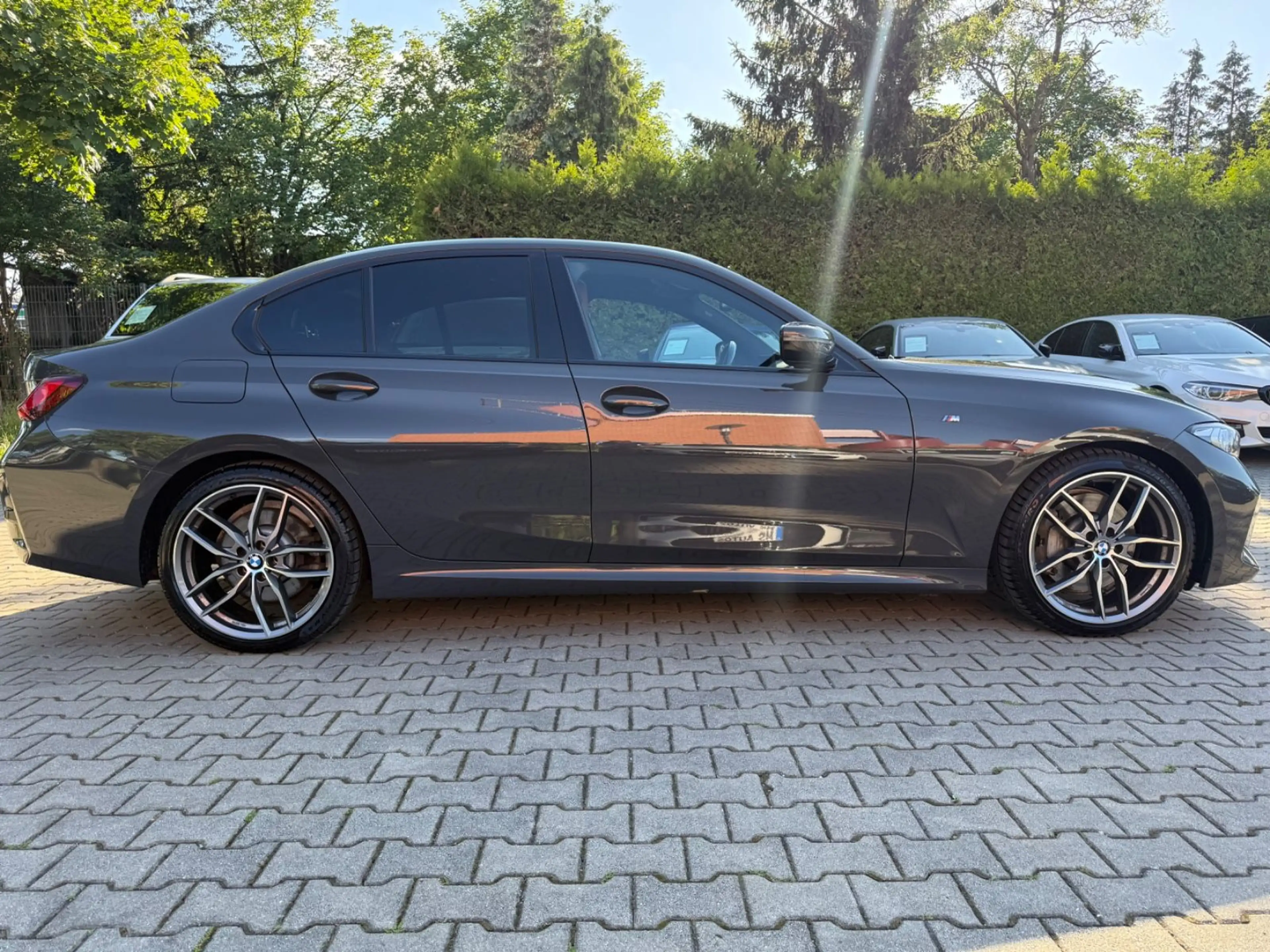 BMW 330 d xD*M-Sport*Glasdach*Head-Up*Standheizung — photo 3