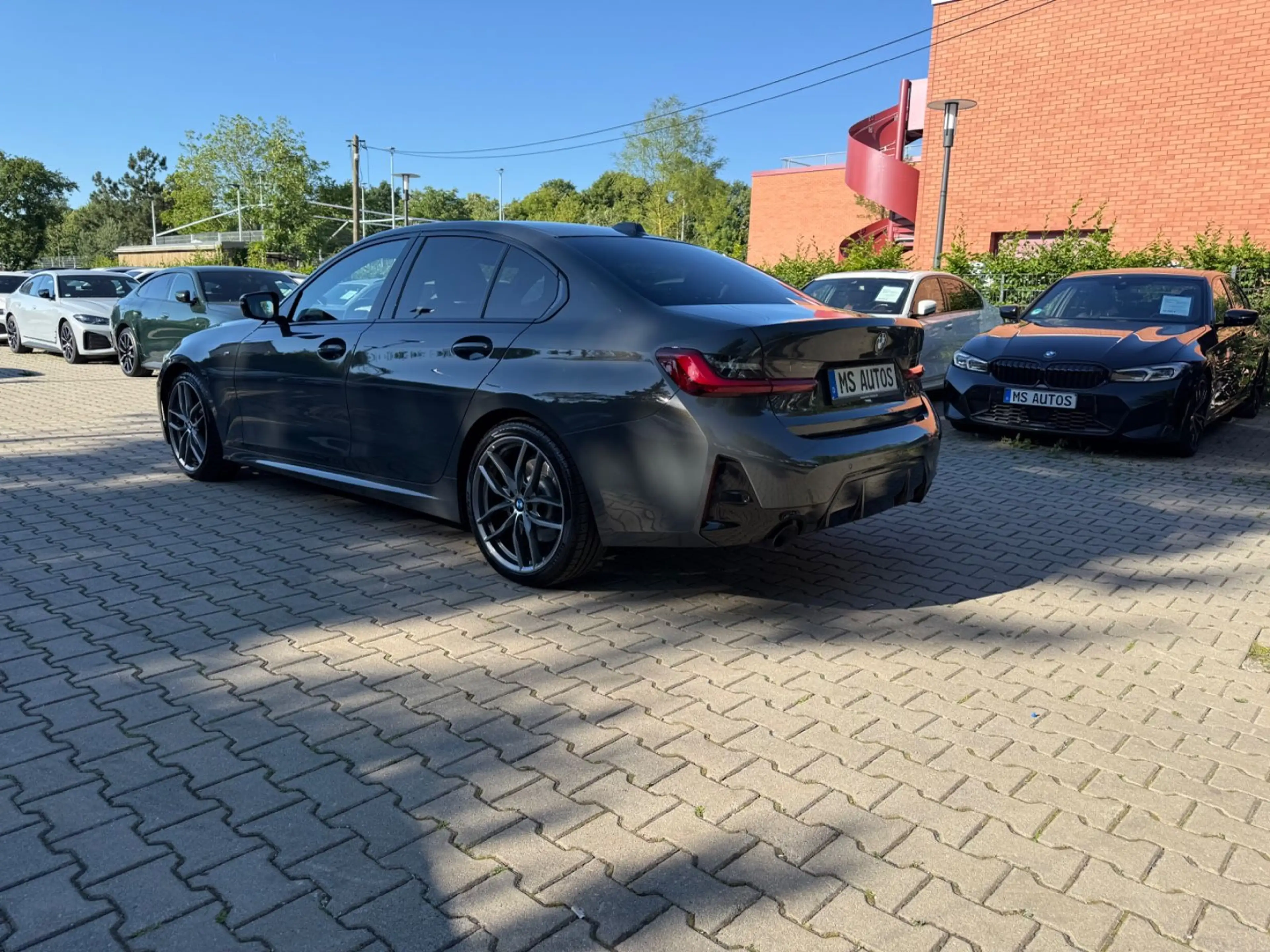 BMW 330 d xD*M-Sport*Glasdach*Head-Up*Standheizung — photo 6