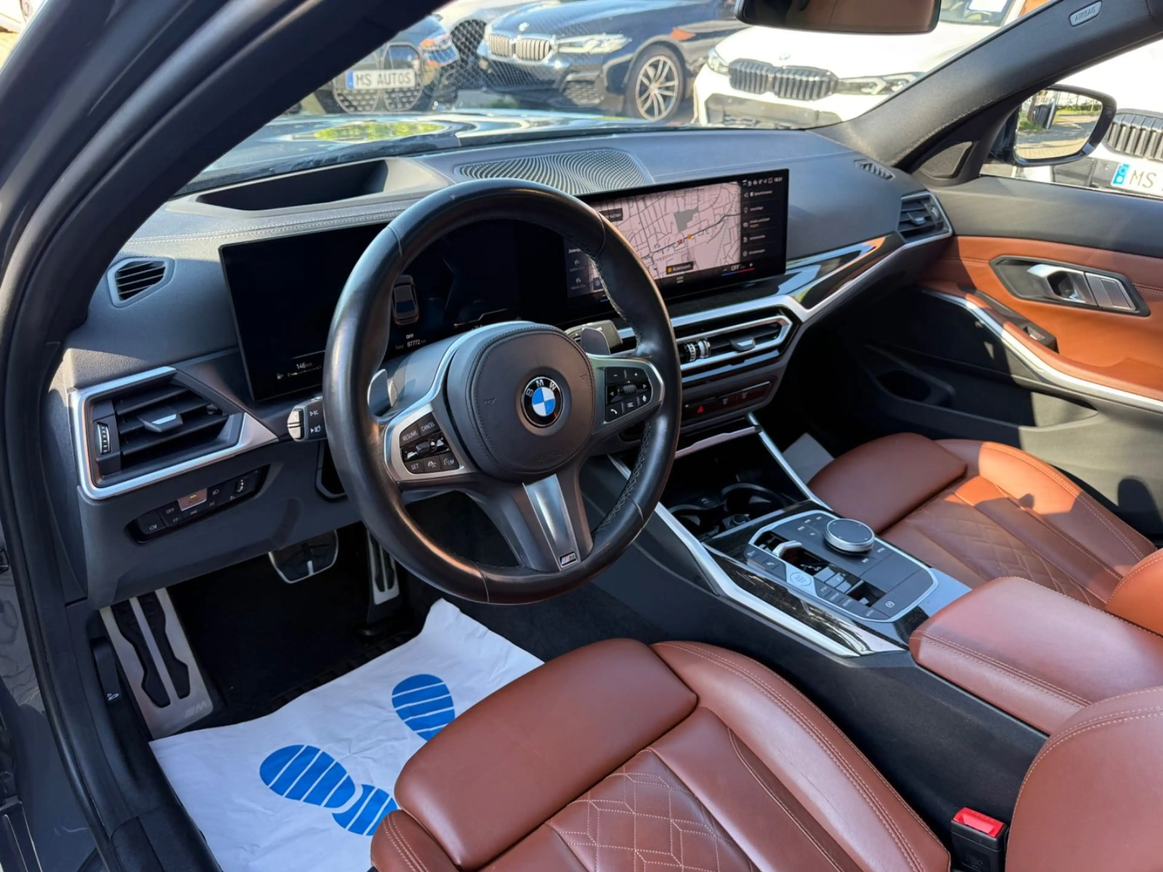 BMW 330 d xD*M-Sport*Glasdach*Head-Up*Standheizung — photo 10
