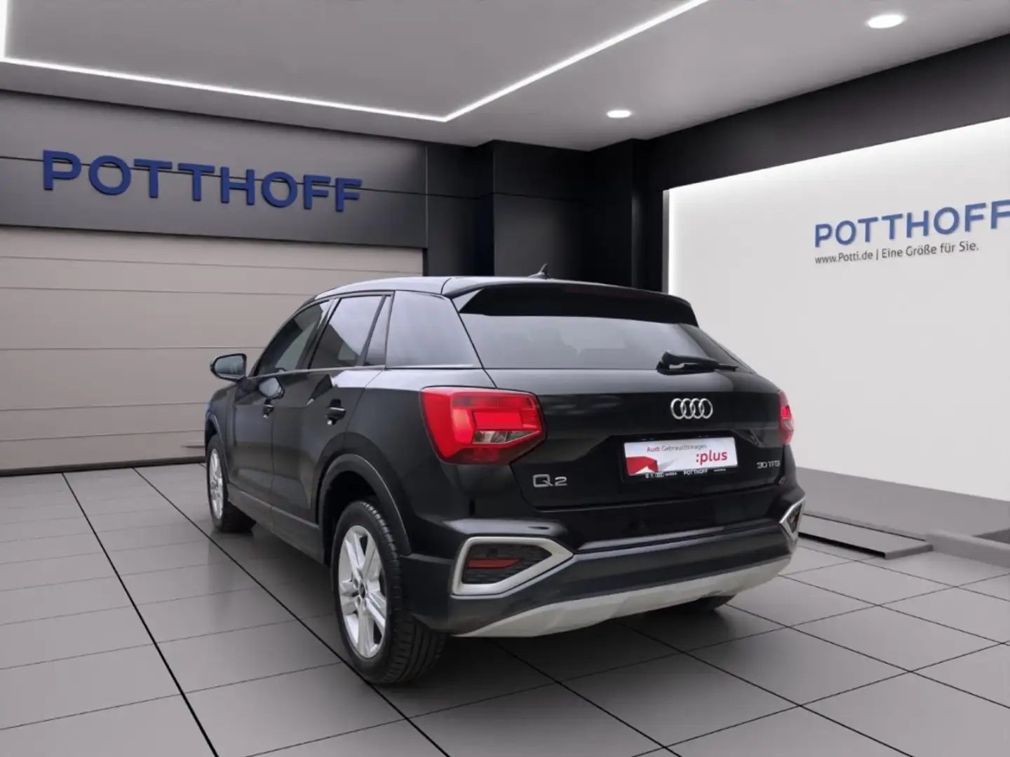 Audi Q2 30 TFSI ADVANCED PDC LED AHK LM17 Schwarz - 2