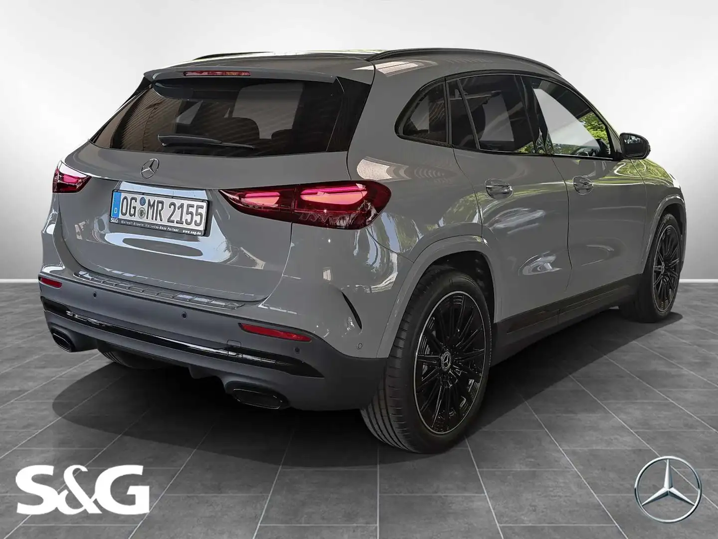 Mercedes-Benz GLA 220 4M AMG MBUX+360°+M-LED+Pano+AHK+Distron Šedá - 2