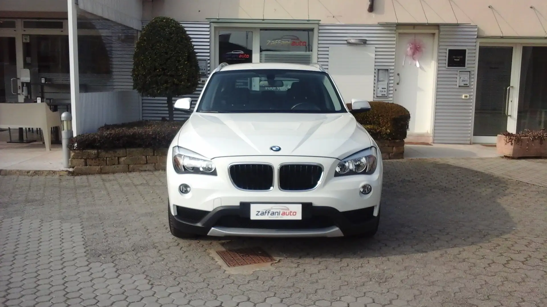 BMW X1 sdrive-neop- xLine-85KW-116cv-2Prop.-Aut.-Km.Cert. Bianco - 2
