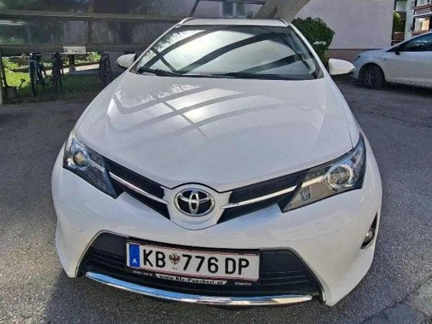 Toyota Auris Auris 1,33 dVVT-i Feel! Feel! Weiß - 1