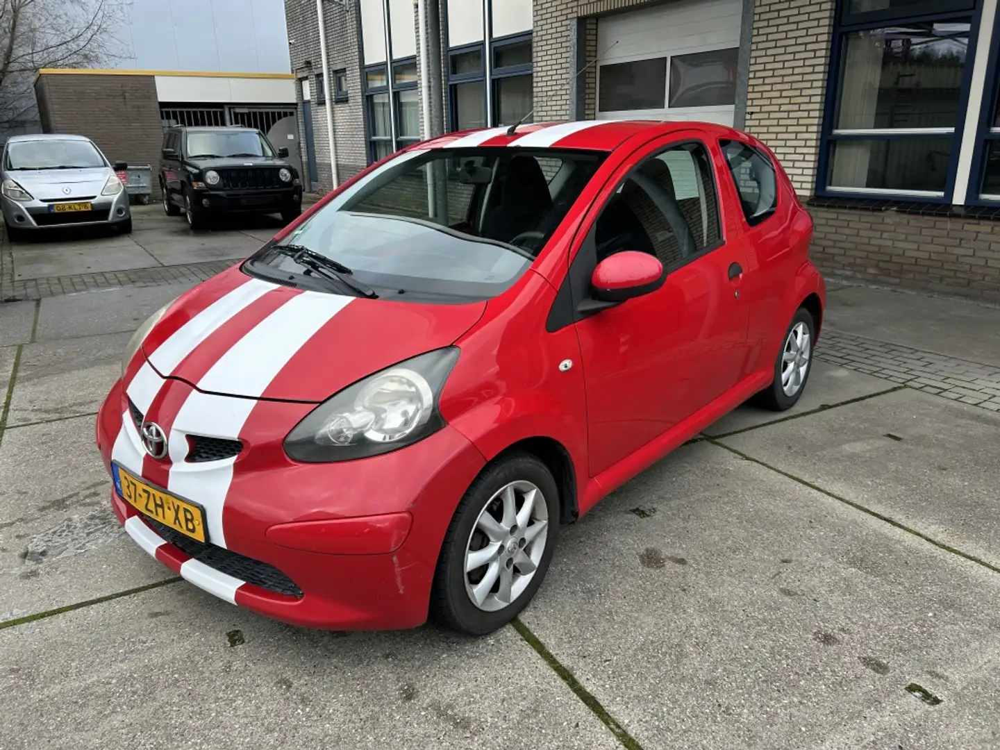 Toyota Aygo 1.0-12V Rouge - 1