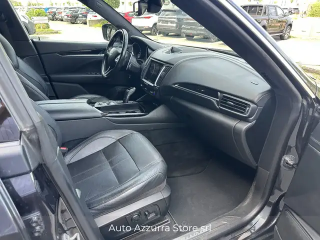 Maserati Levante view 25