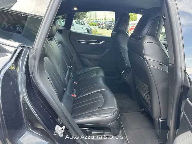 Maserati Levante view 26