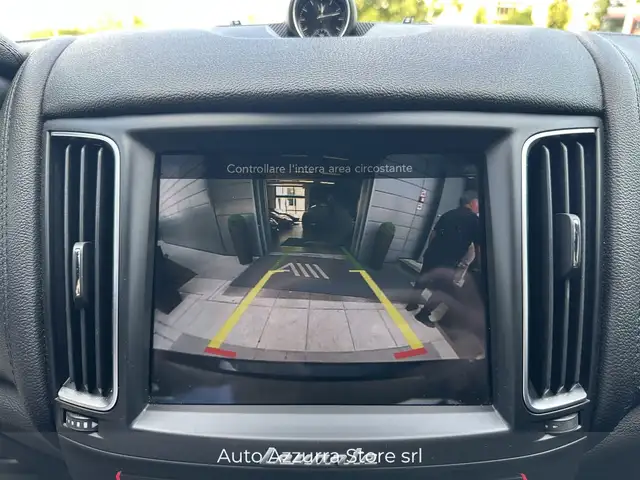 Maserati Levante view 14