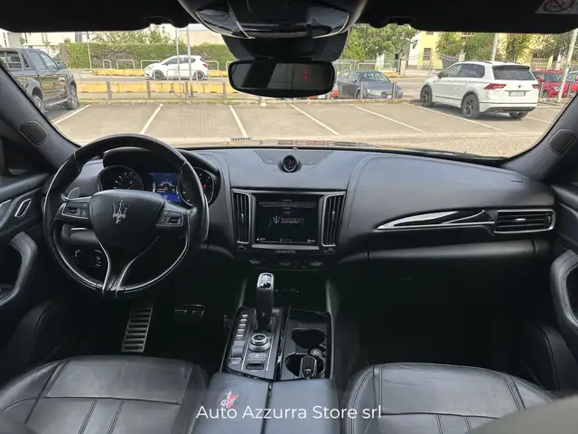 Maserati Levante view 11
