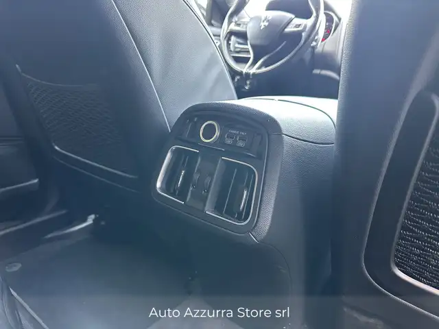 Maserati Levante view 27