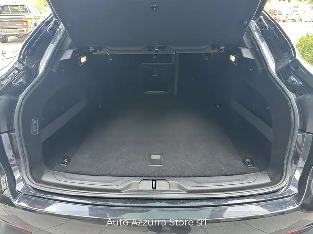 Maserati Levante view 28
