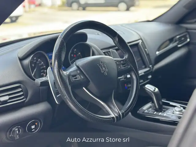 Maserati Levante view 10