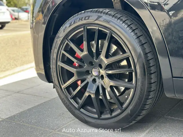 Maserati Levante view 16