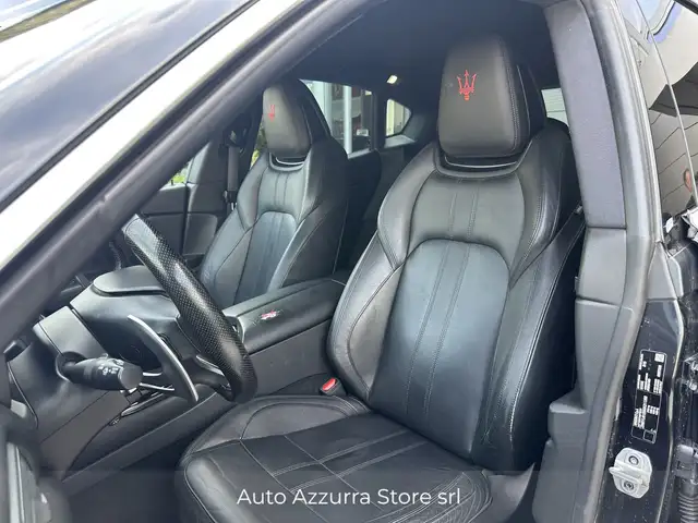 Maserati Levante view 8