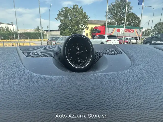 Maserati Levante view 23