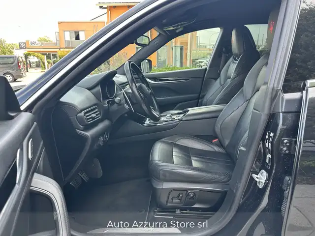 Maserati Levante view 9