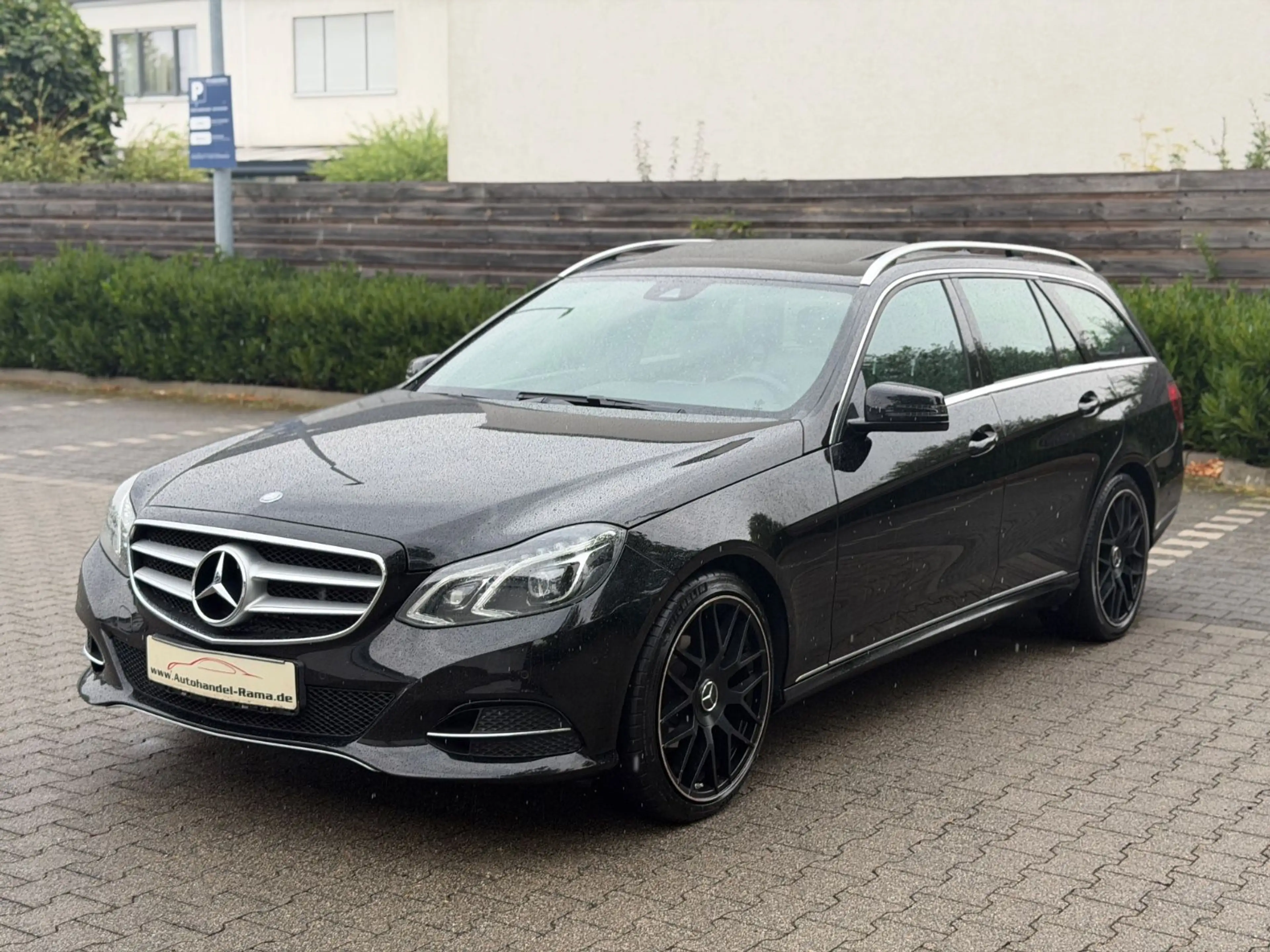 Mercedes-Benz E 200 E200 CDI BlueTec Navi Schiebedach LED Teilleder — photo 2