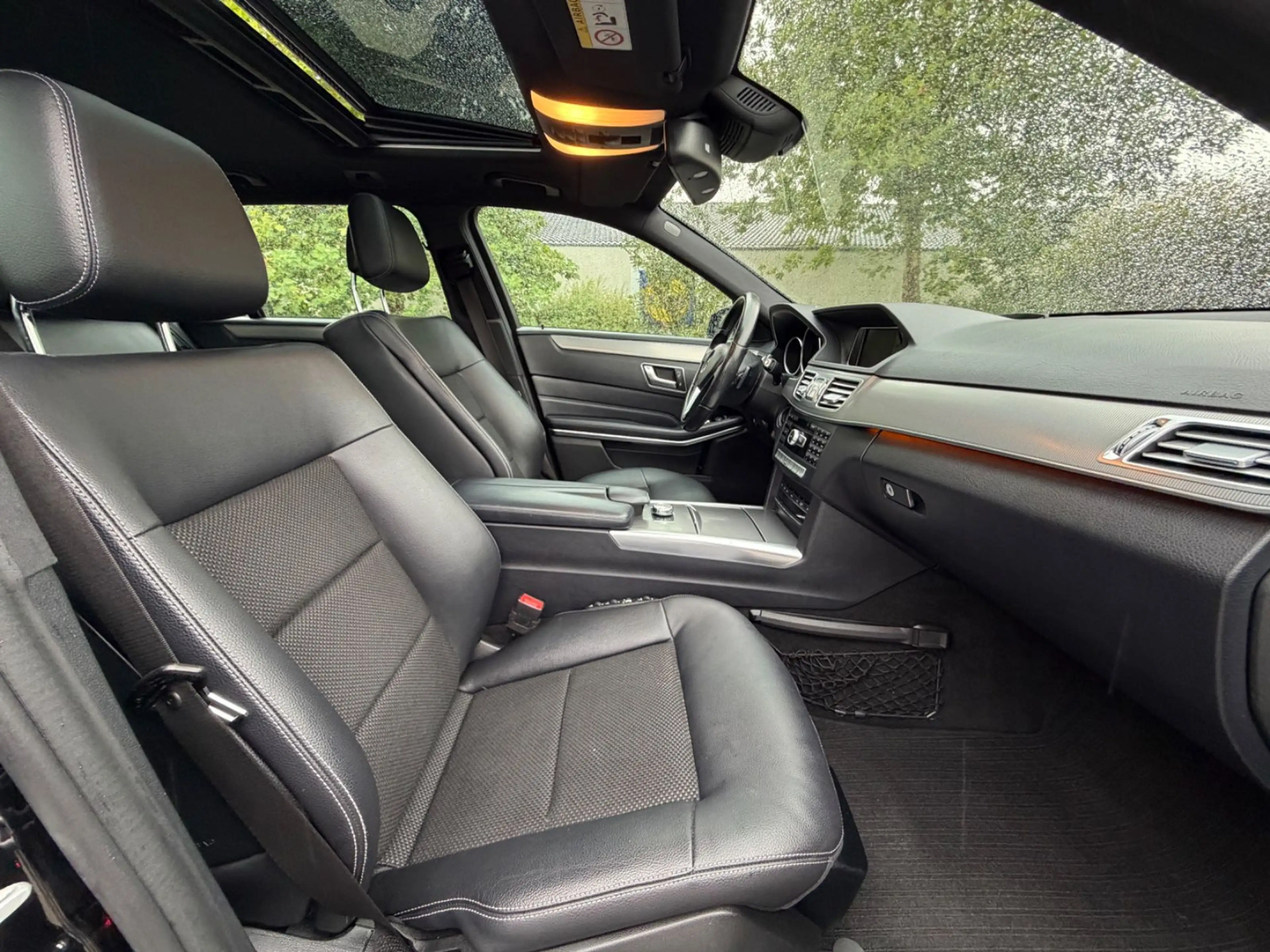 Mercedes-Benz E 200 E200 CDI BlueTec Navi Schiebedach LED Teilleder — photo 12