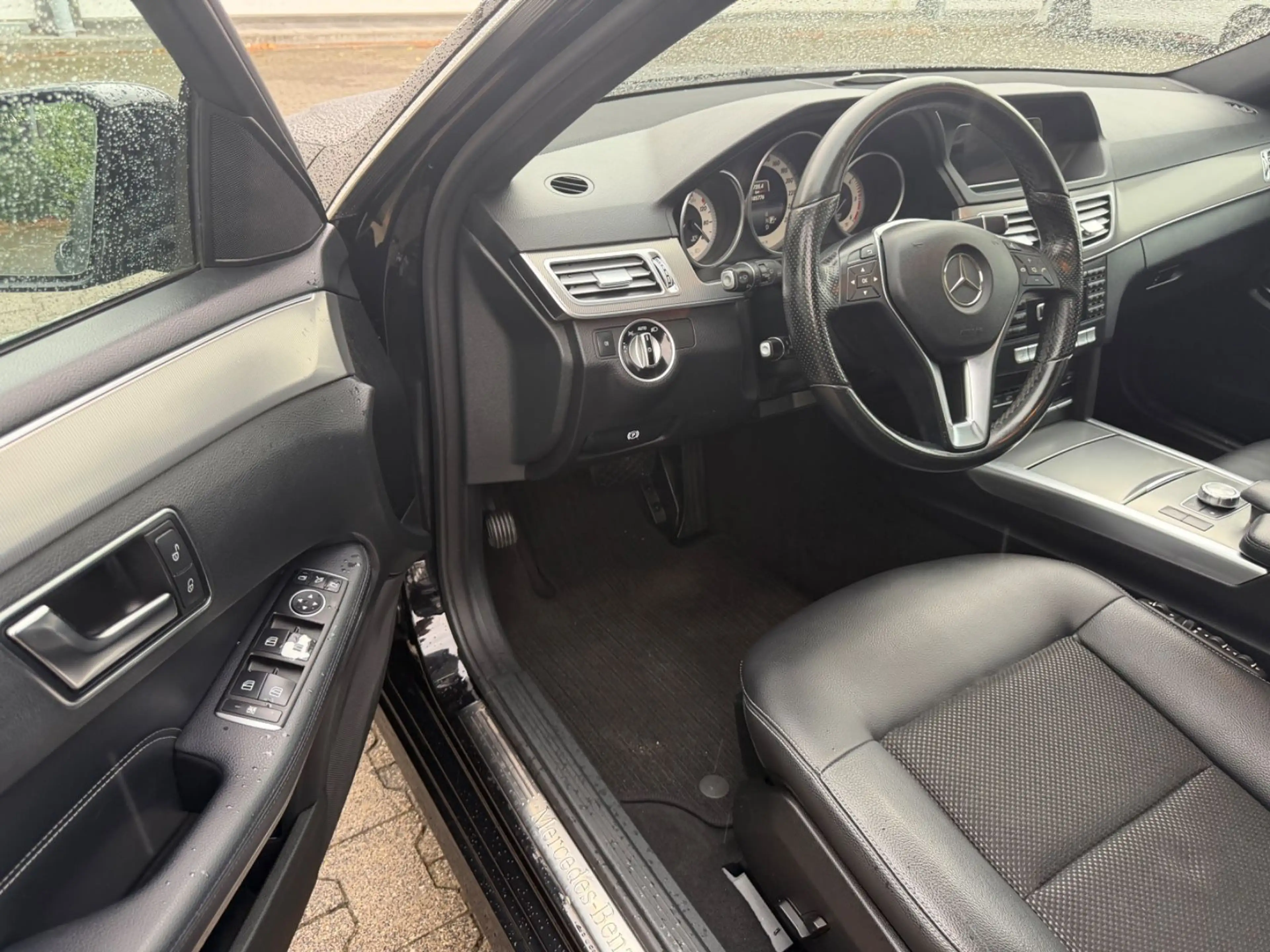 Mercedes-Benz E 200 E200 CDI BlueTec Navi Schiebedach LED Teilleder — photo 9