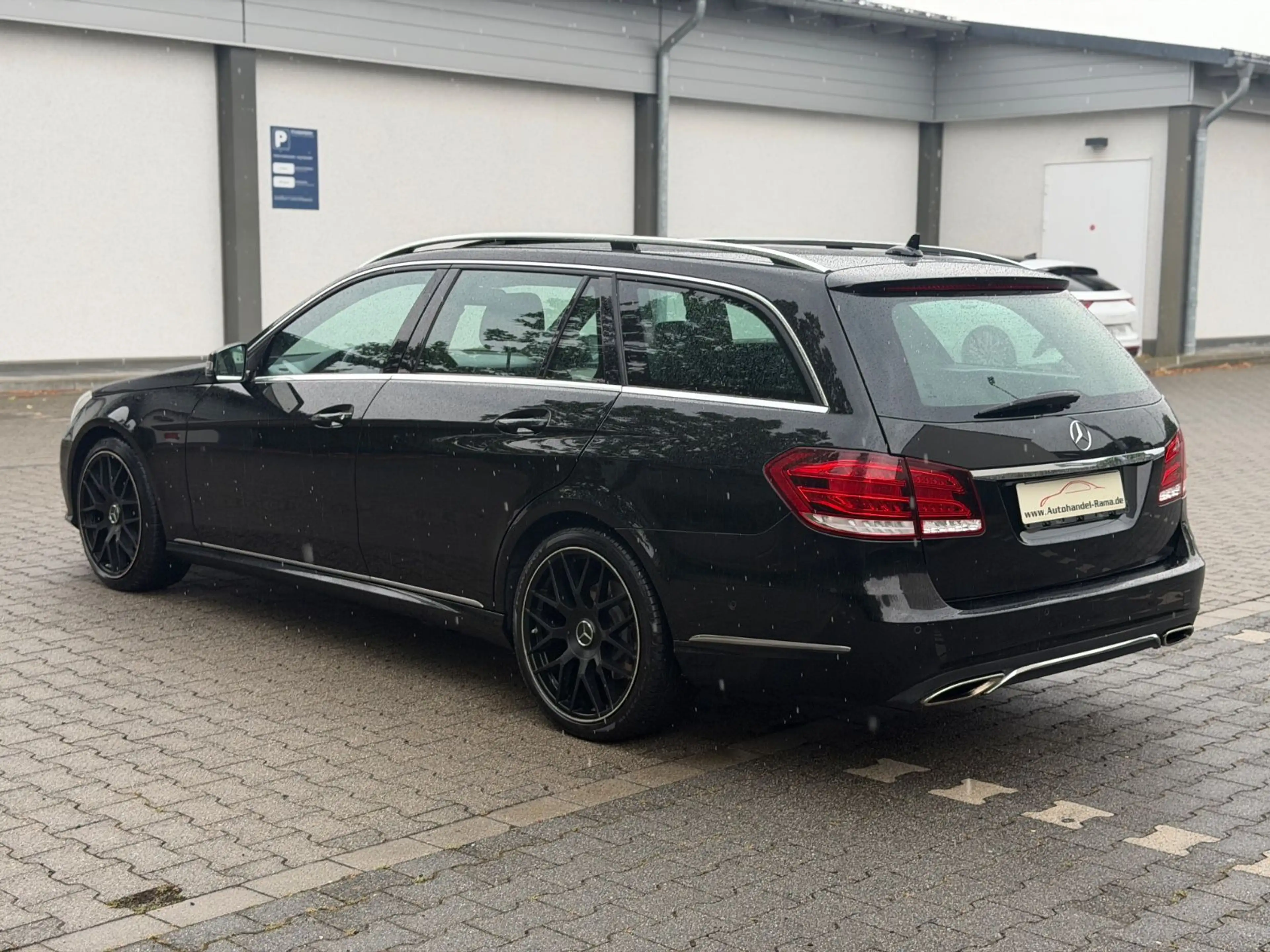 Mercedes-Benz E 200 E200 CDI BlueTec Navi Schiebedach LED Teilleder — photo 5