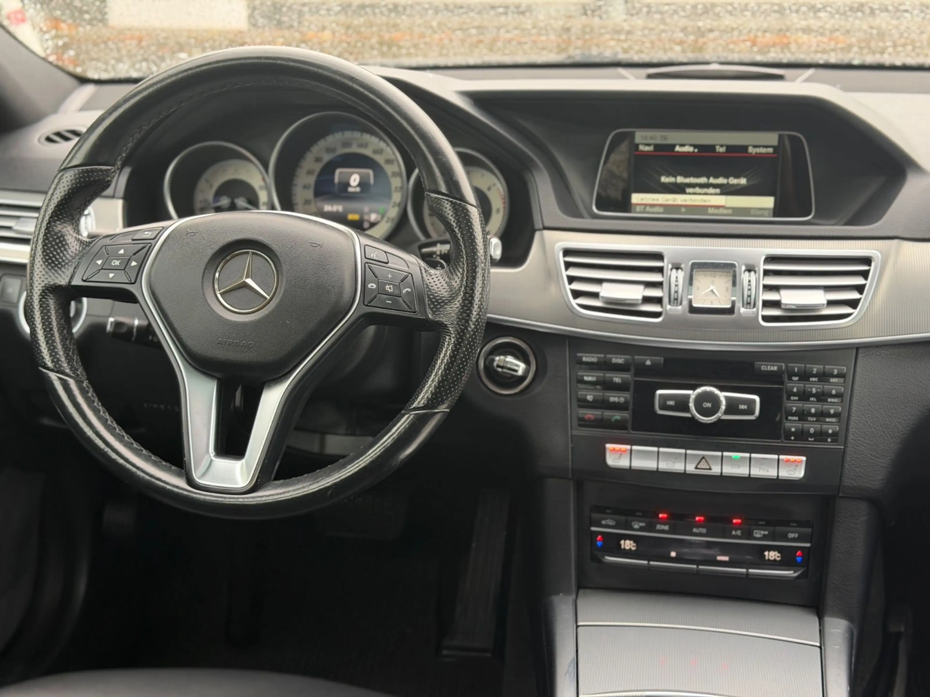 Mercedes-Benz E 200 E200 CDI BlueTec Navi Schiebedach LED Teilleder — photo 13