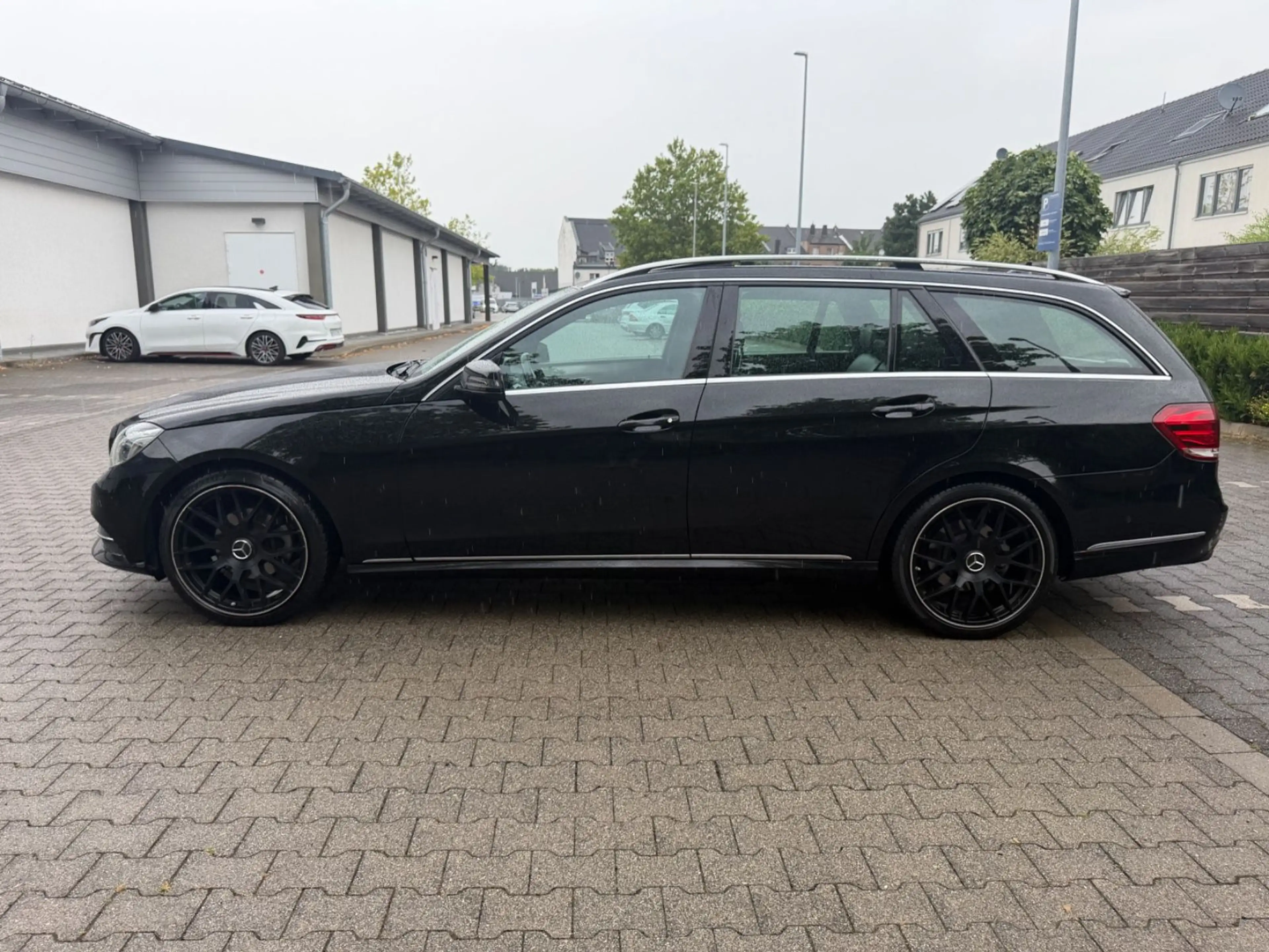 Mercedes-Benz E 200 E200 CDI BlueTec Navi Schiebedach LED Teilleder — photo 4