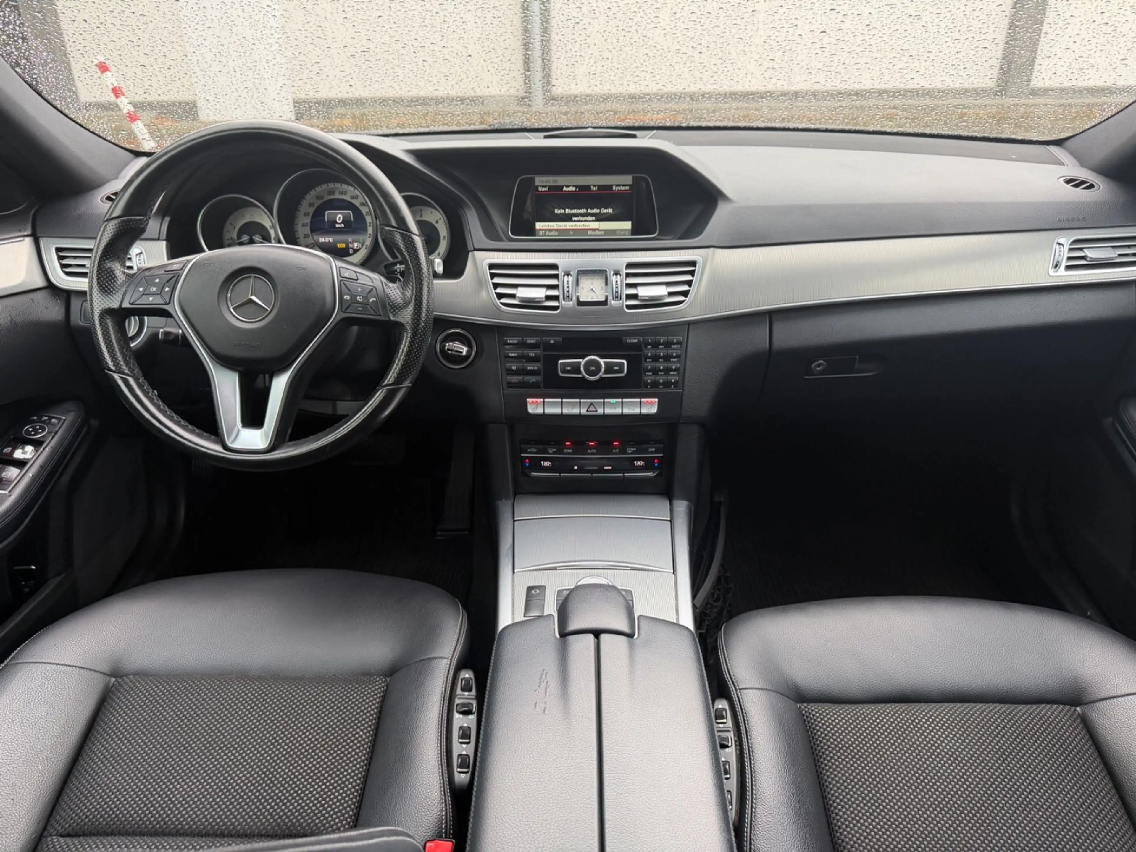 Mercedes-Benz E 200 E200 CDI BlueTec Navi Schiebedach LED Teilleder — photo 11