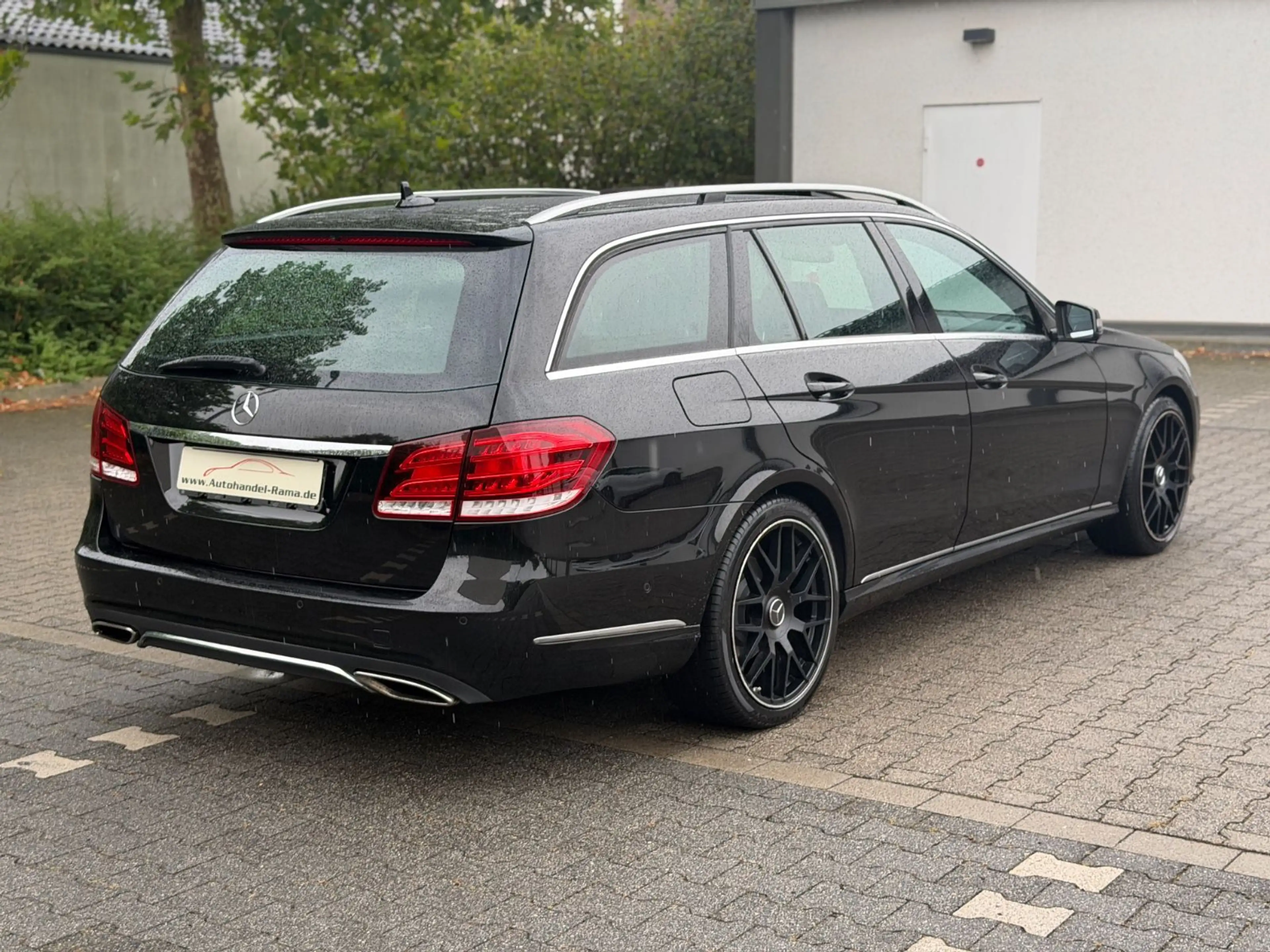 Mercedes-Benz E 200 E200 CDI BlueTec Navi Schiebedach LED Teilleder — photo 7
