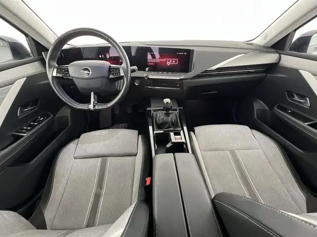 Opel Astra view 6