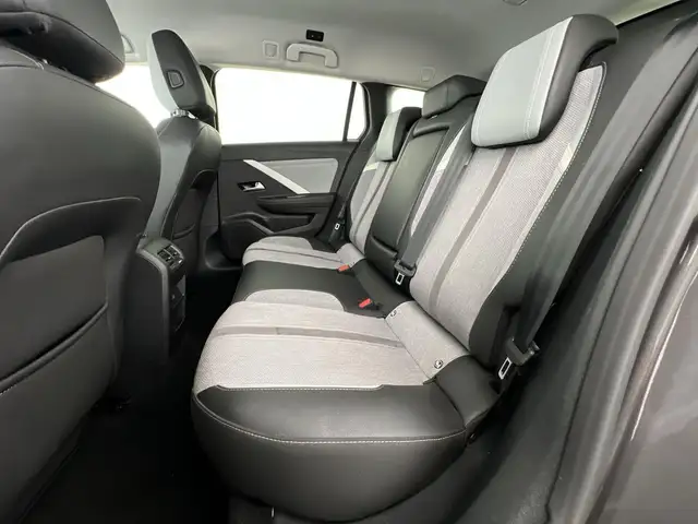 Opel Astra view 8