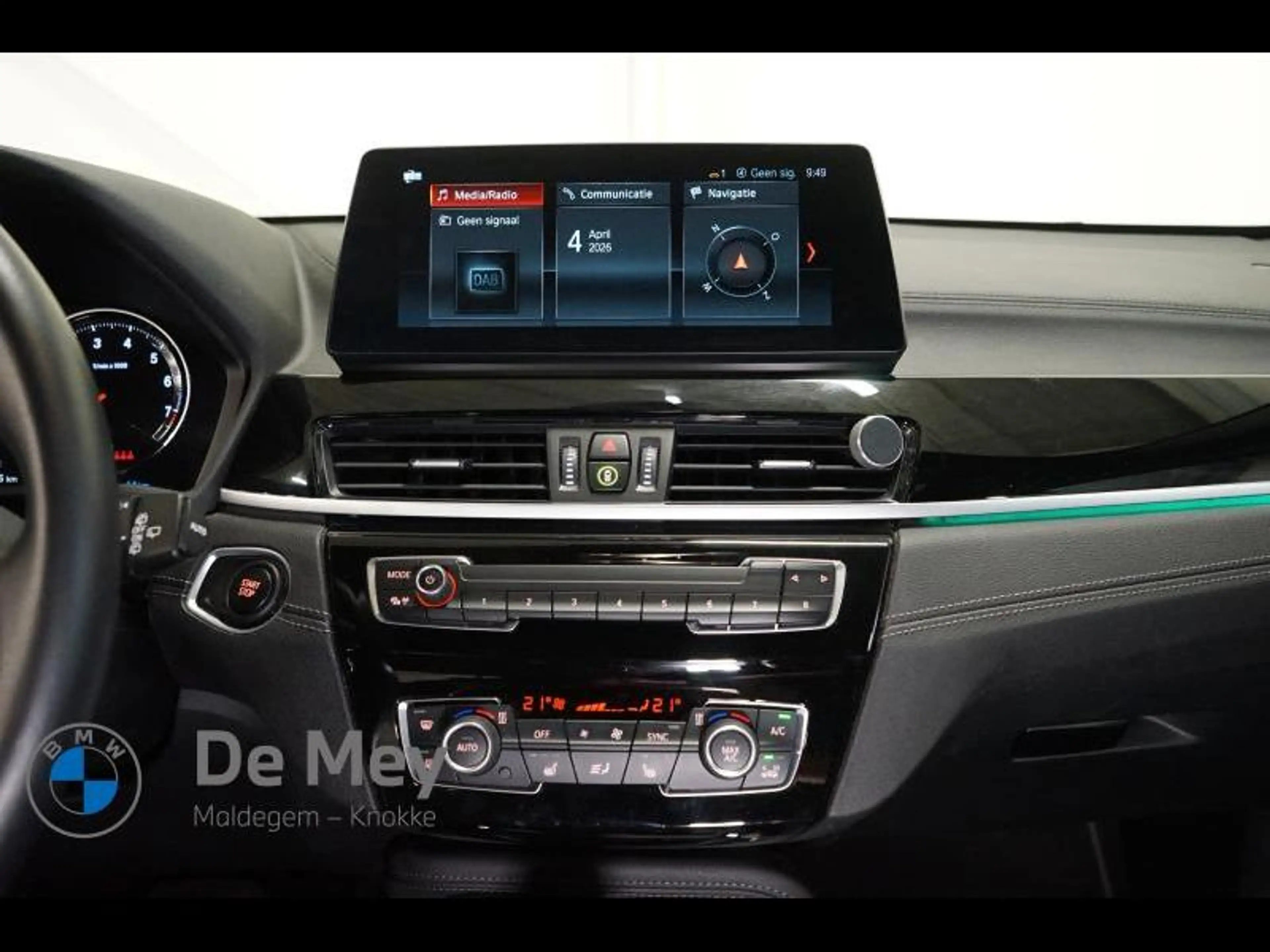 BMW X2 xDrive25e — photo 13