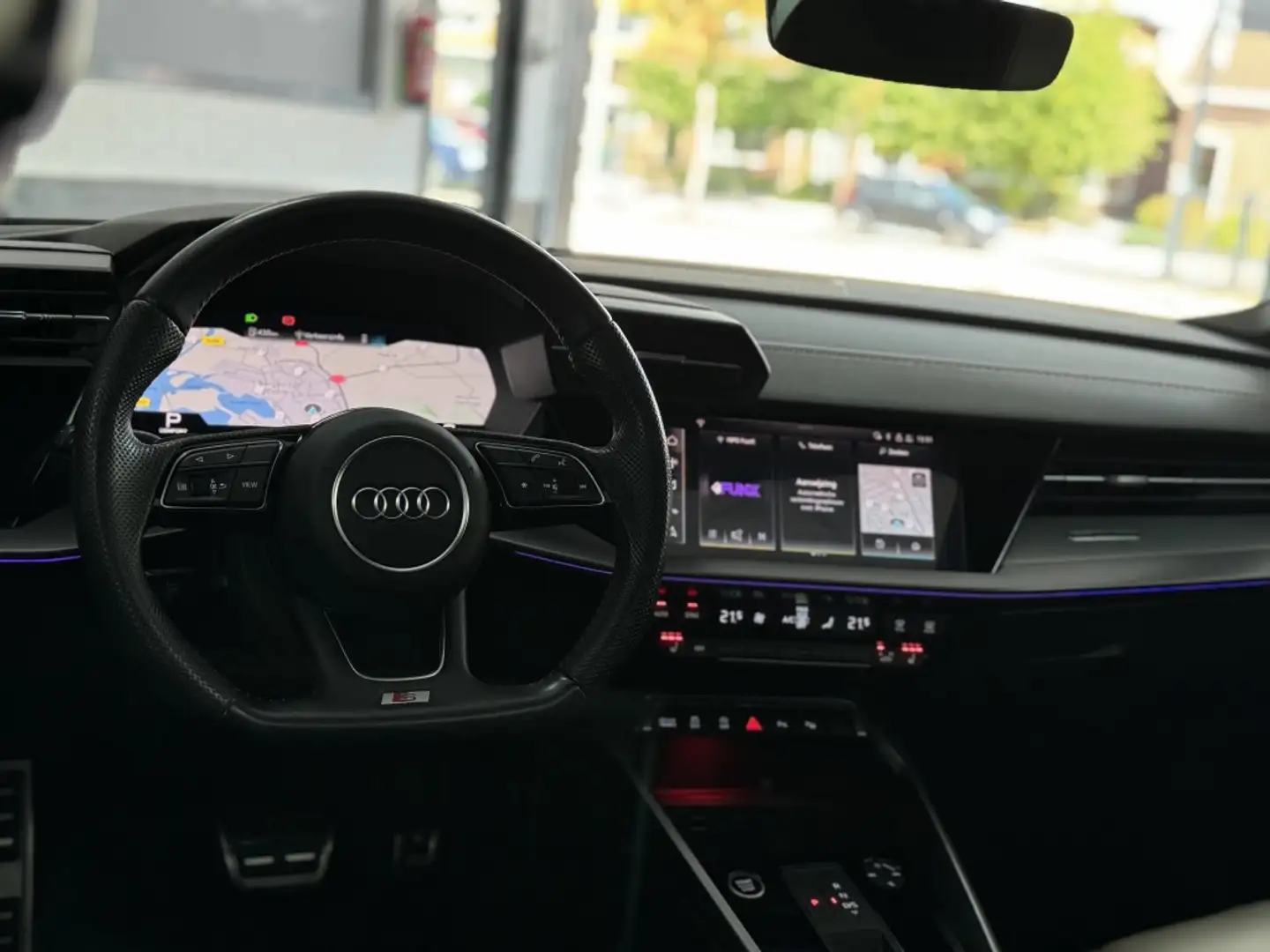 Audi A3 Limousine 35 1.5 TFSI S-line PANO B&O CAM Wit - 2