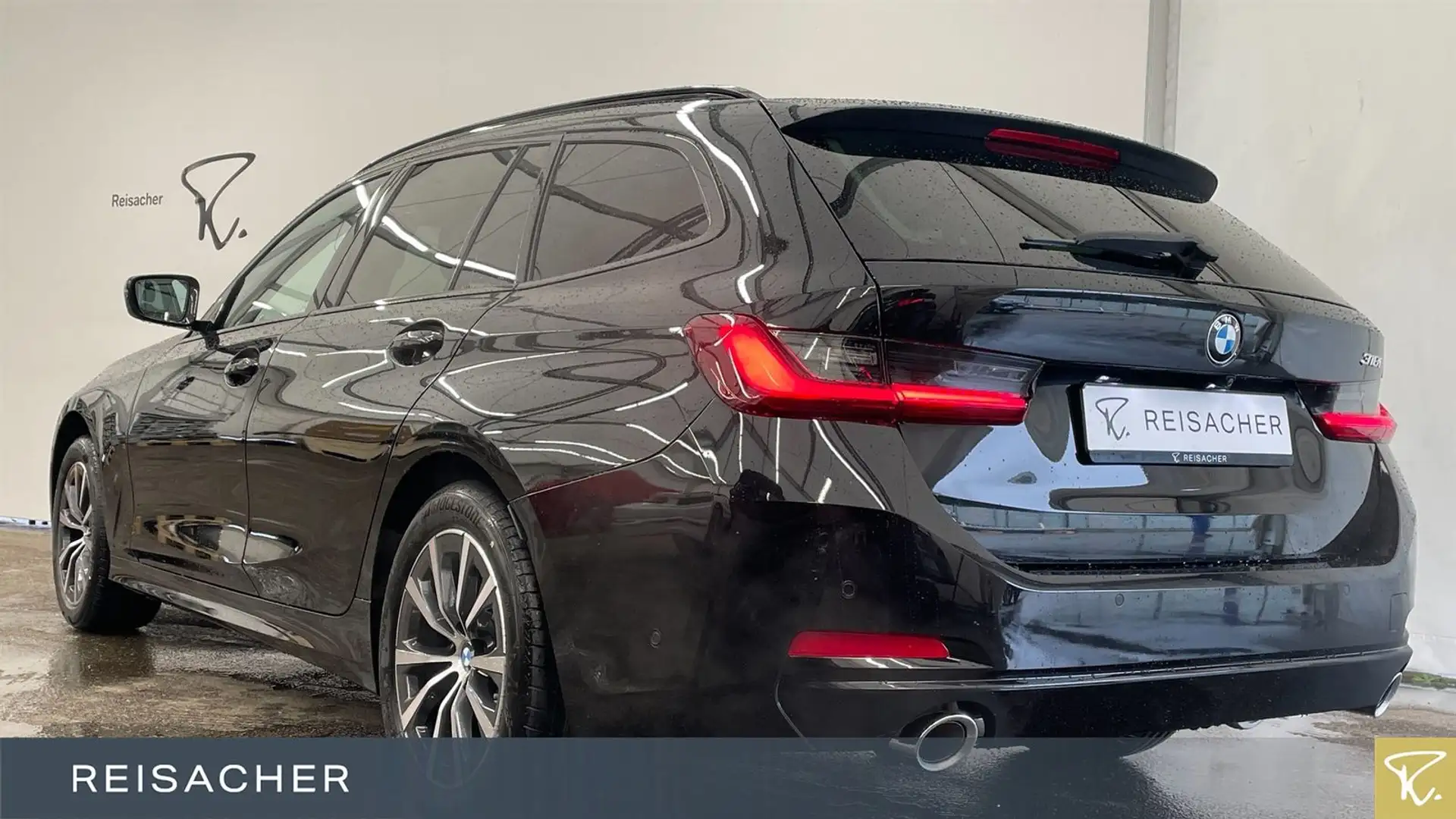 BMW 318 i A Tou AHK,Autom Schwarz - 2