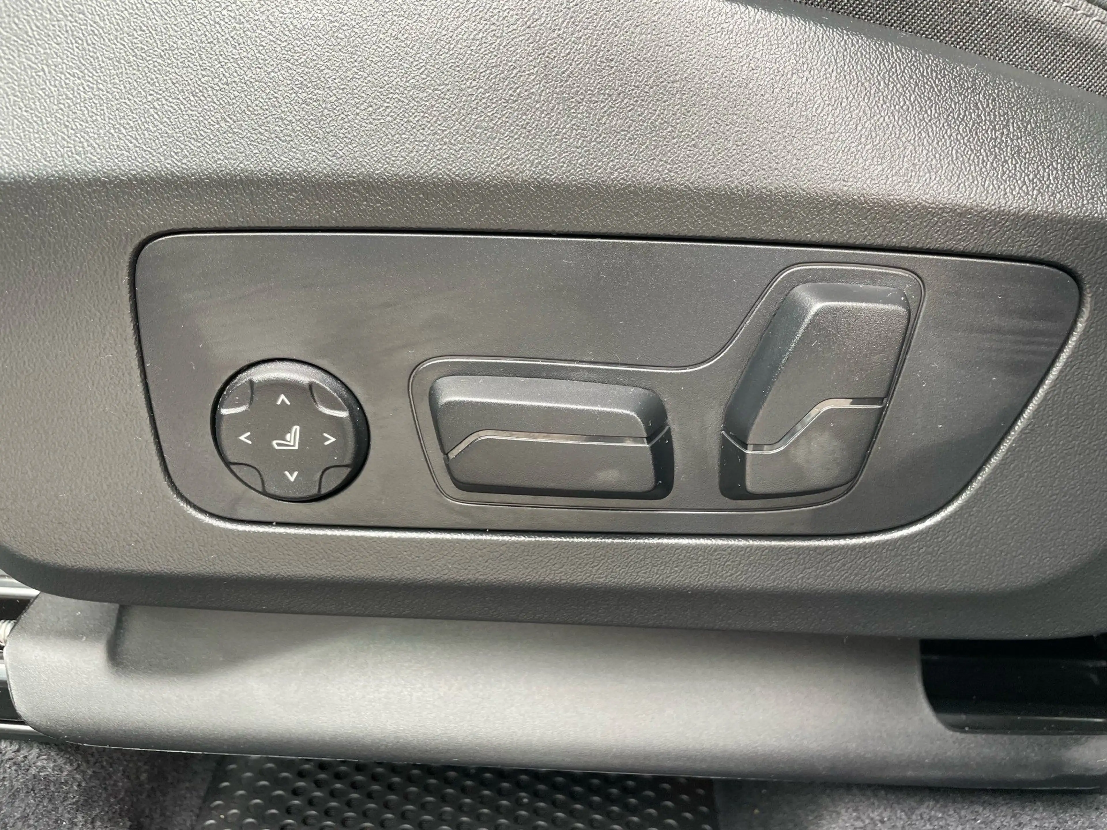BMW X1 xDrive23i M Sport || AHK adapt.LED Aktivsitz — photo 10