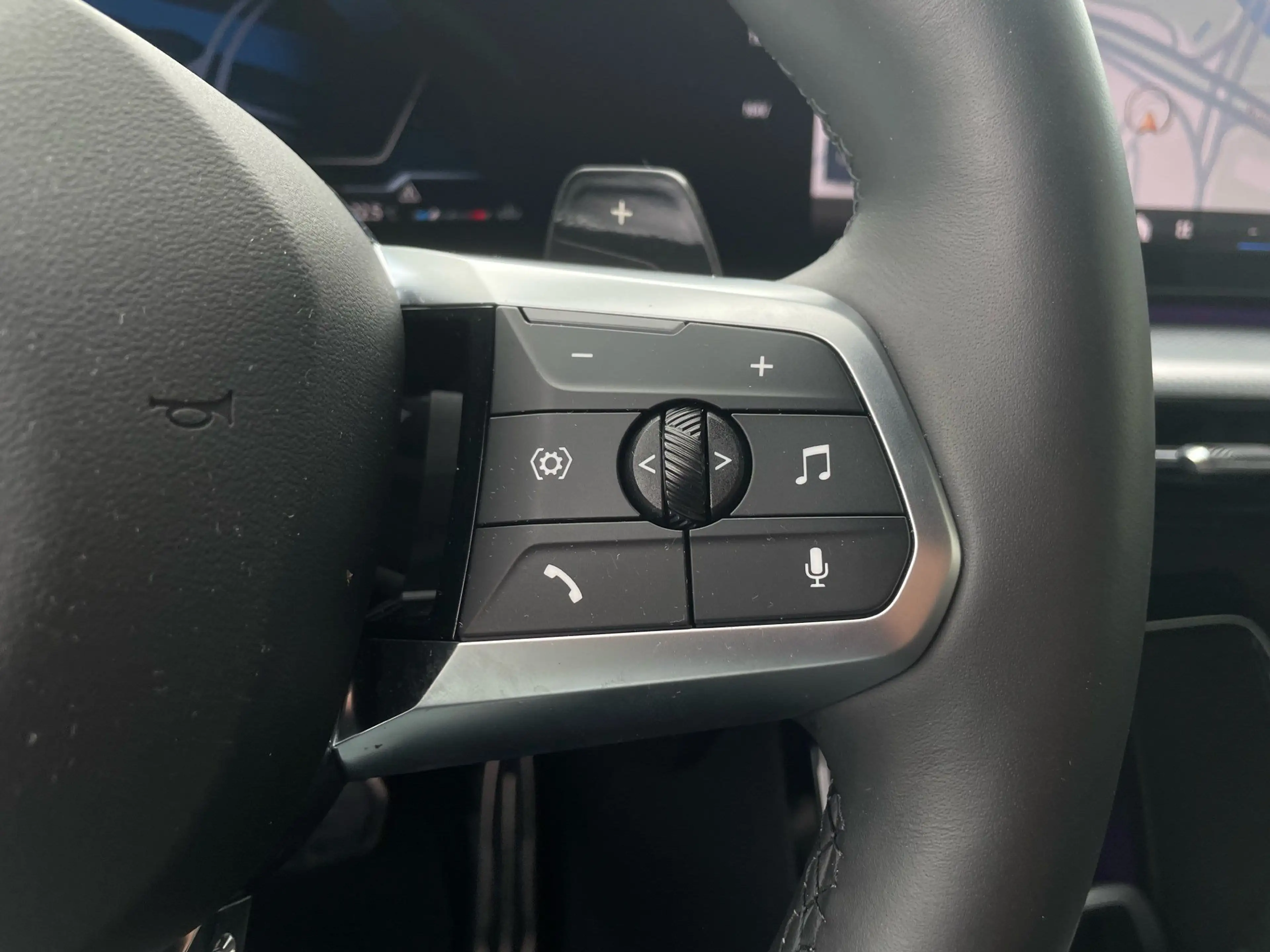 BMW X1 xDrive23i M Sport || AHK adapt.LED Aktivsitz — photo 13