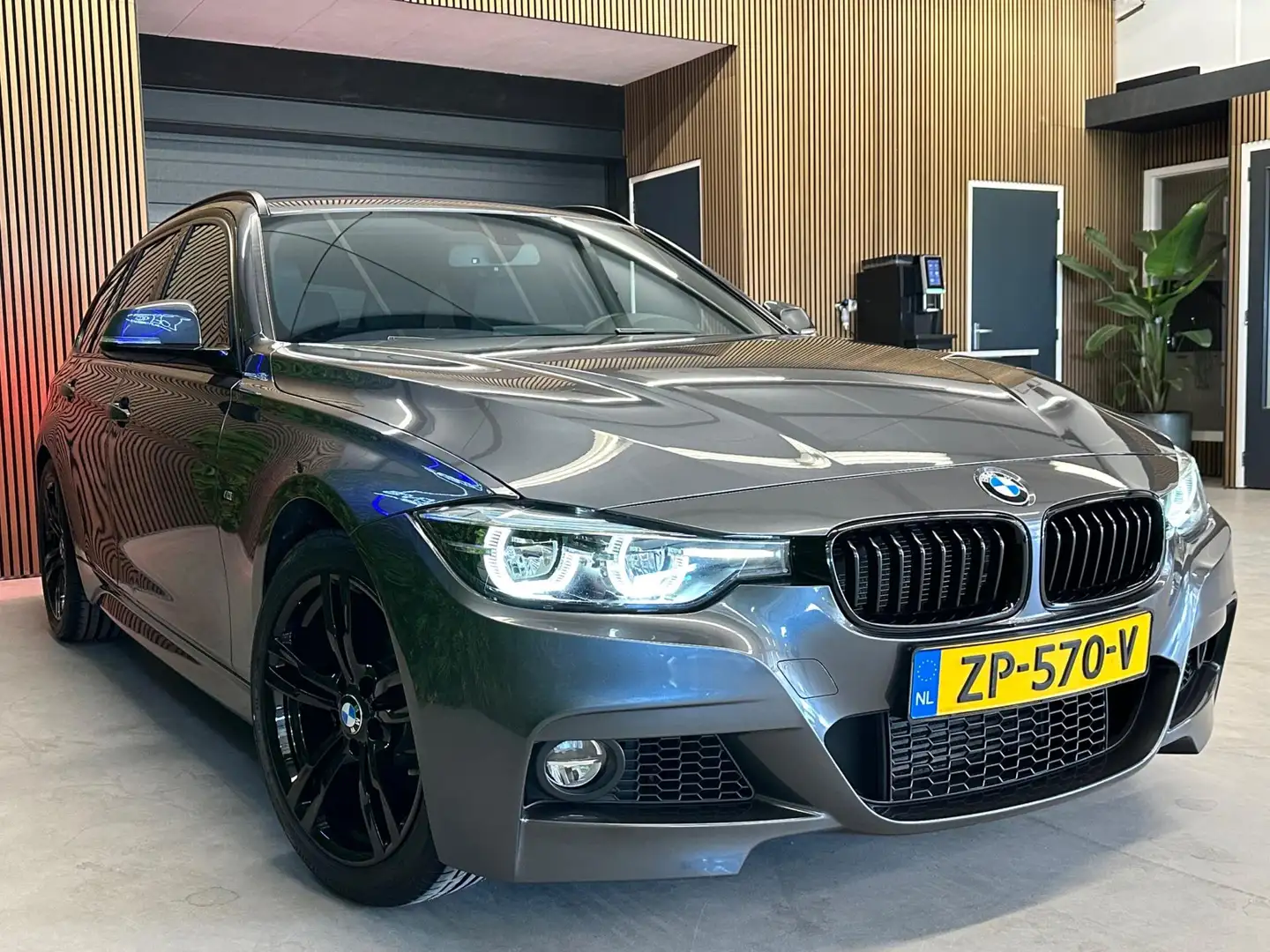BMW 318 3-serie Touring 318i M Sport / CarPlay / Cruise / Grey - 2