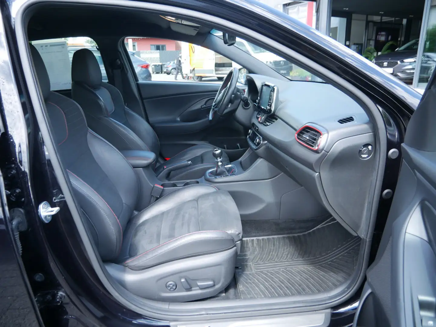 Hyundai i30 Fastback 2.0 N Performance SHZ NAVI LED Schwarz - 2