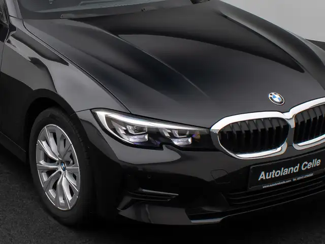 BMW 3 Series view 18