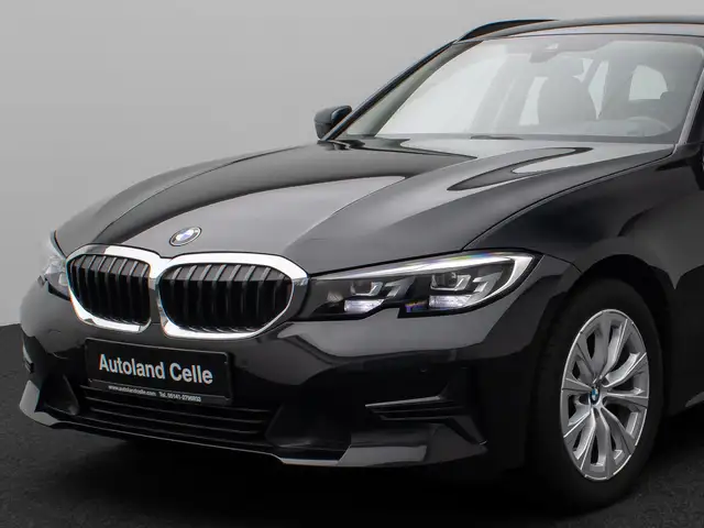 BMW 3 Series view 17