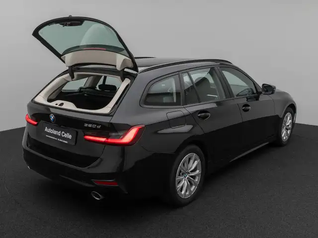 BMW 3 Series view 14