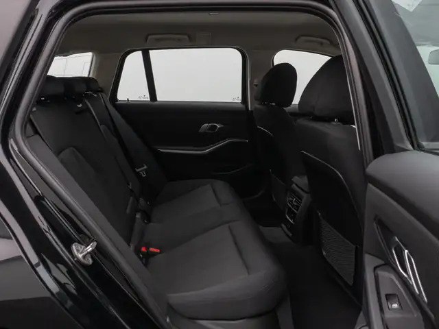 BMW 3 Series view 27