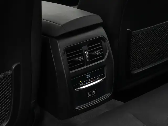 BMW 3 Series view 30