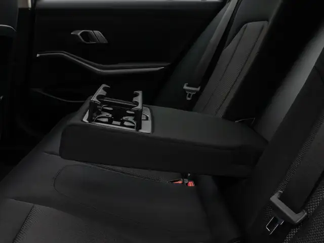 BMW 3 Series view 28