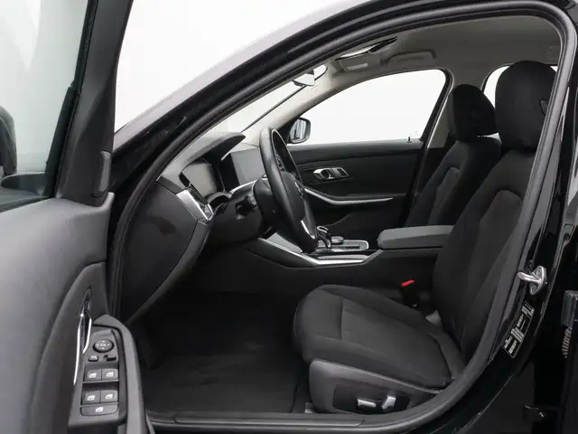 BMW 3 Series view 20